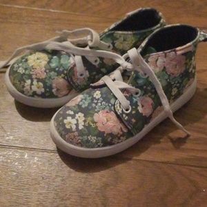 Girls sz 9 high top flower sneakers